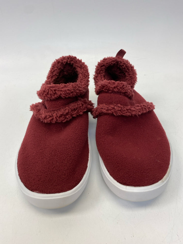 Oofos  Size 10 Dark Red Fuzzy Sneakers