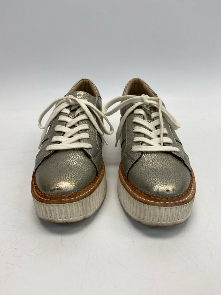 Dolce Vita  Size 9 Pewter Cream Lace-up Sneakers