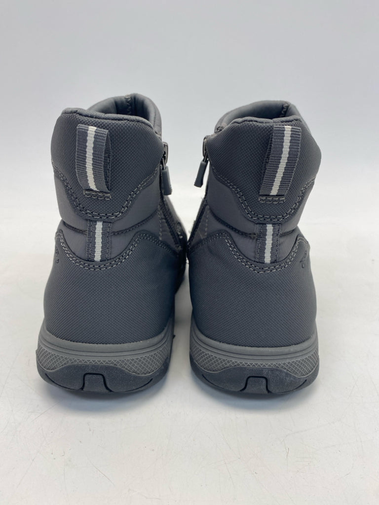 NWOT Easy Spirit US Shoe Size 9.5 Gray Side Zipper Quilted Boots