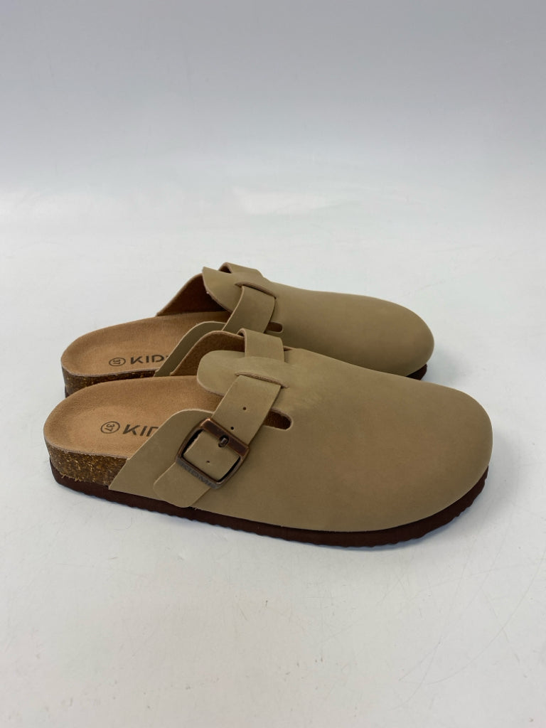 NWOT Kidmi Size 37 Brown Mules