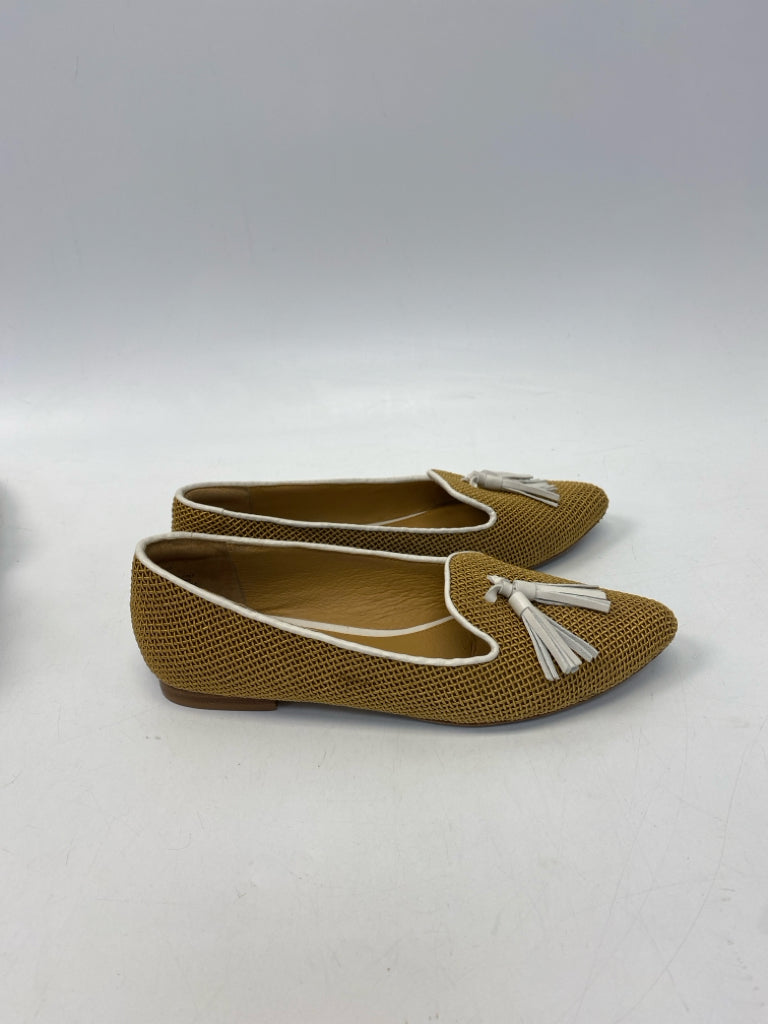 Size 8 Gold White Woven Flats