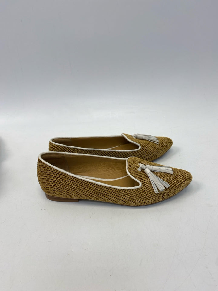 Size 8 Gold White Woven Flats