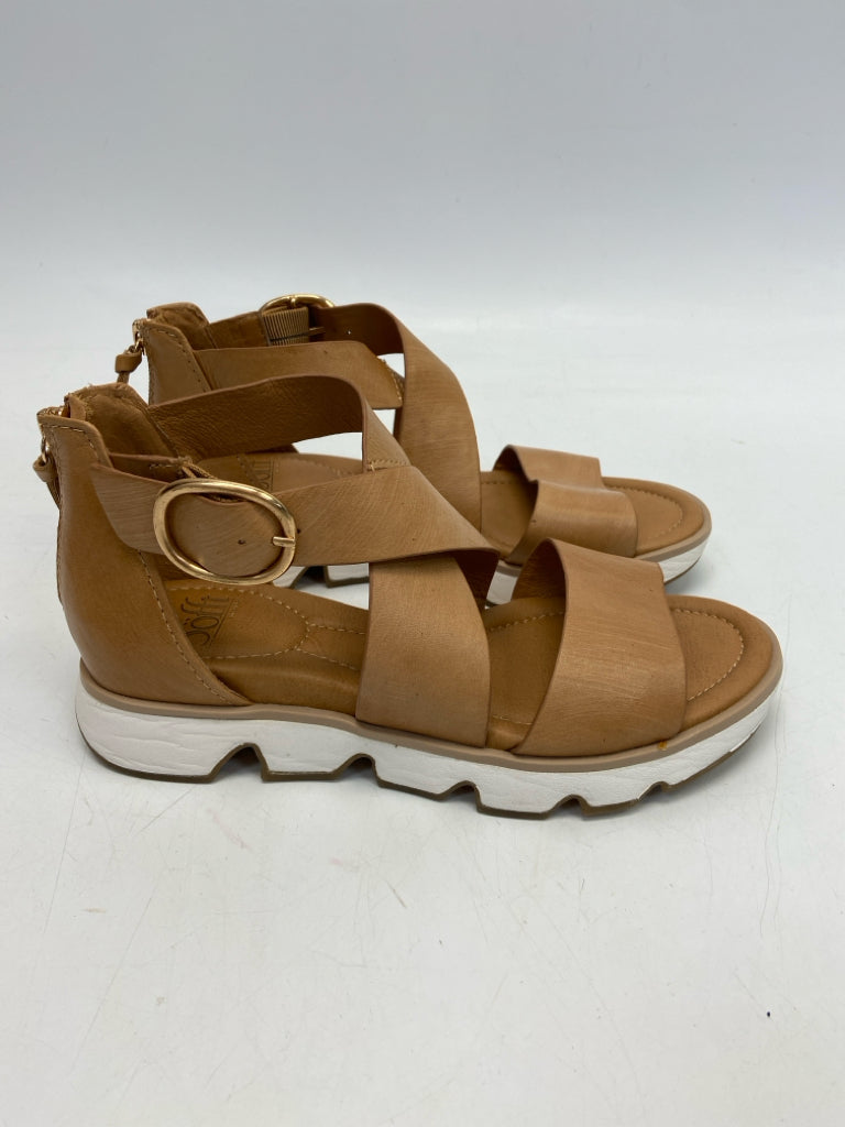 Sofft  Size 6 Camel Crisscross Leather Sandals