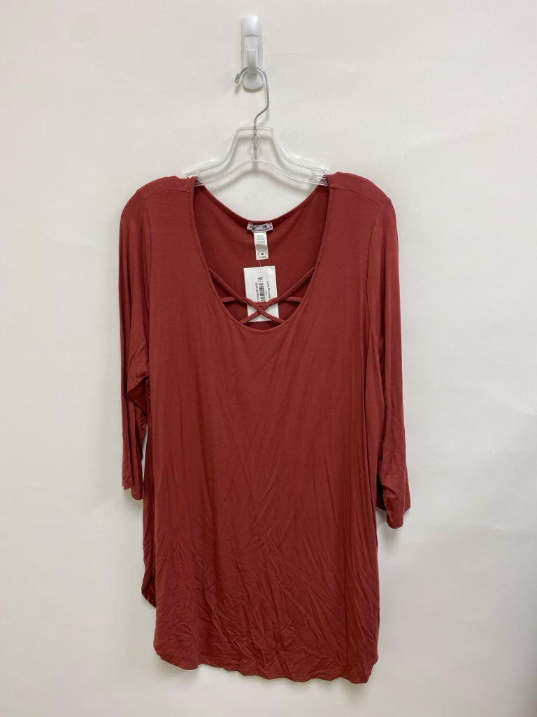 NWT  SIZE  2X Rose Criss-Cross Plus Size Top