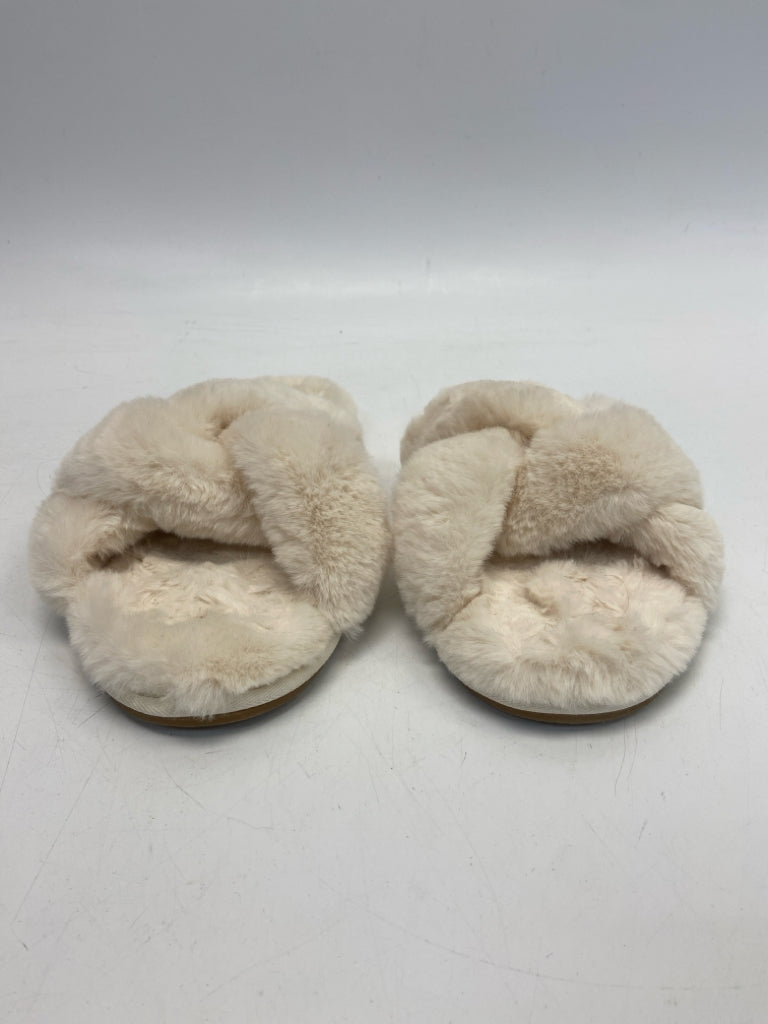 Lands End  Size 9 Cream Crisscross Slippers
