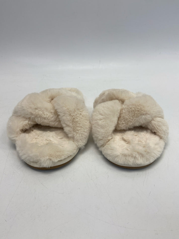 Lands End  Size 9 Cream Crisscross Slippers