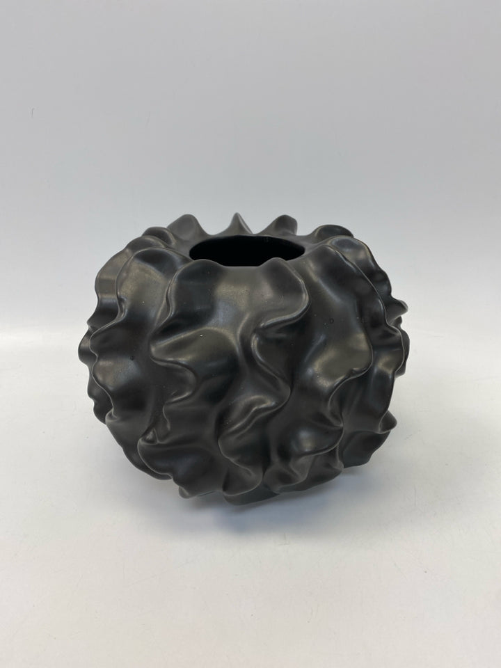 Black Ruffles Vase