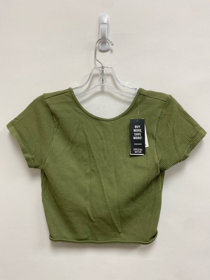 NWT Buckle Size M Olive Green Ribbed Cropped Ladies Top