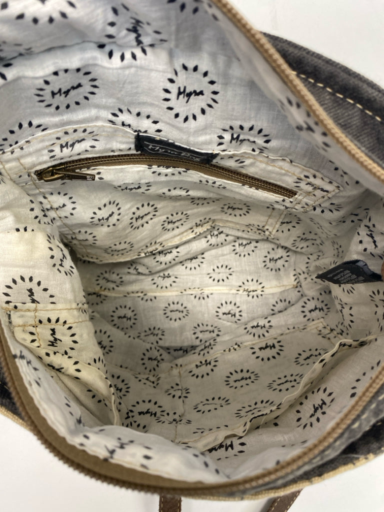 Myra Bag  Size Natural Gray Flowers in Pot Crossbody