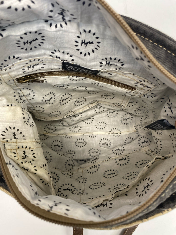 Myra Bag  Size Natural Gray Flowers in Pot Crossbody