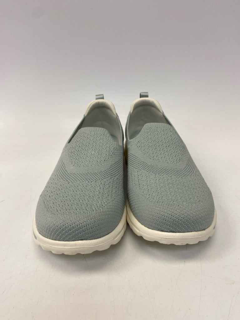 Skechers  Size 9 Blue Fabric Sneakers