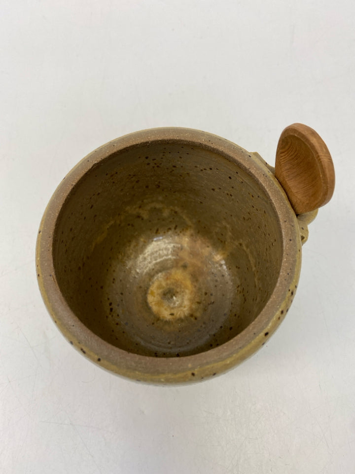 Tan Brown Pottery