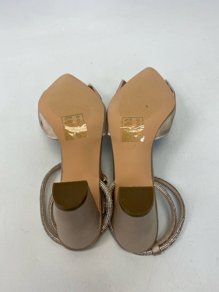 NWOT US Shoe Size 8.5 Champagne Silver Rhino(s) Heels