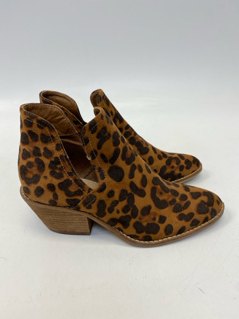 Size 5.5 Brown Animal Print Boots
