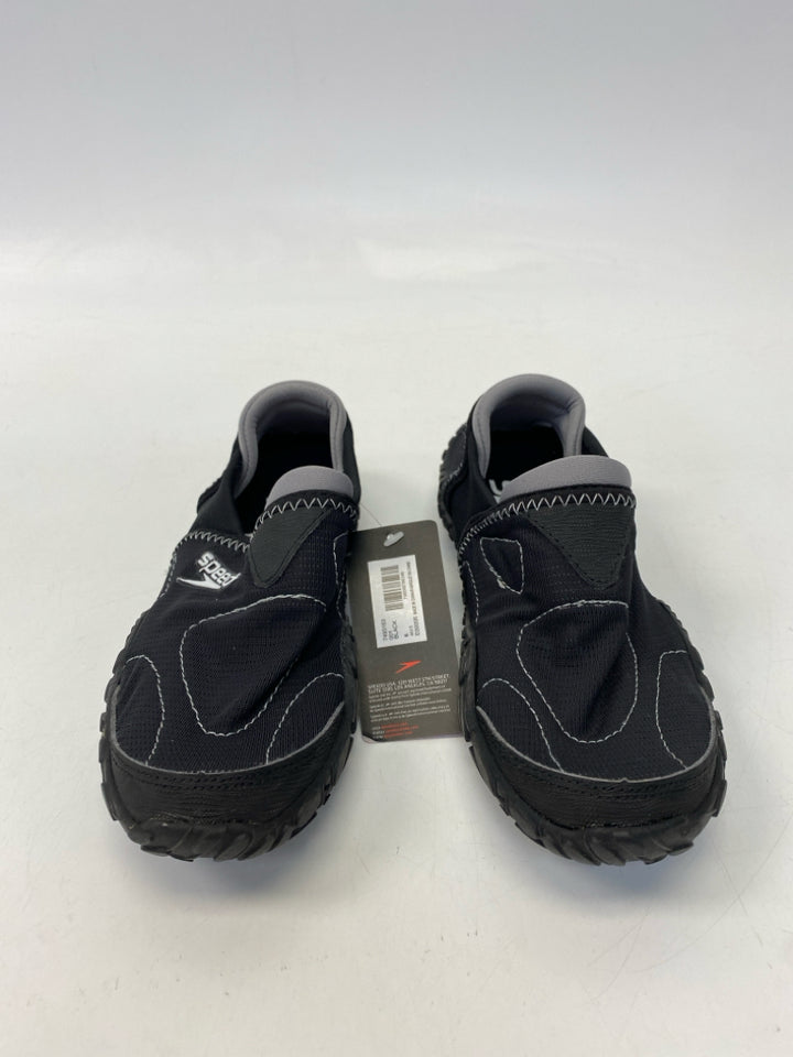 NWT Speedo  Size 6 Black Gray Flats