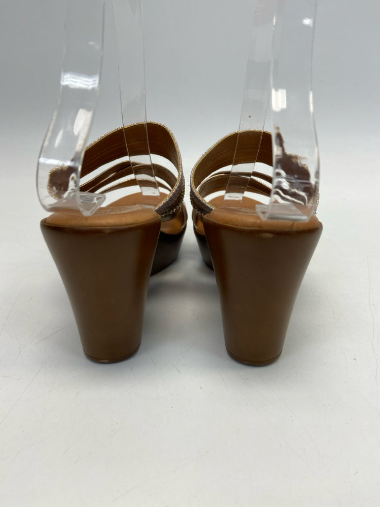 NWOT ItalianShoemaker  Size 7.5 Gold Rhinestone(s) Sandals