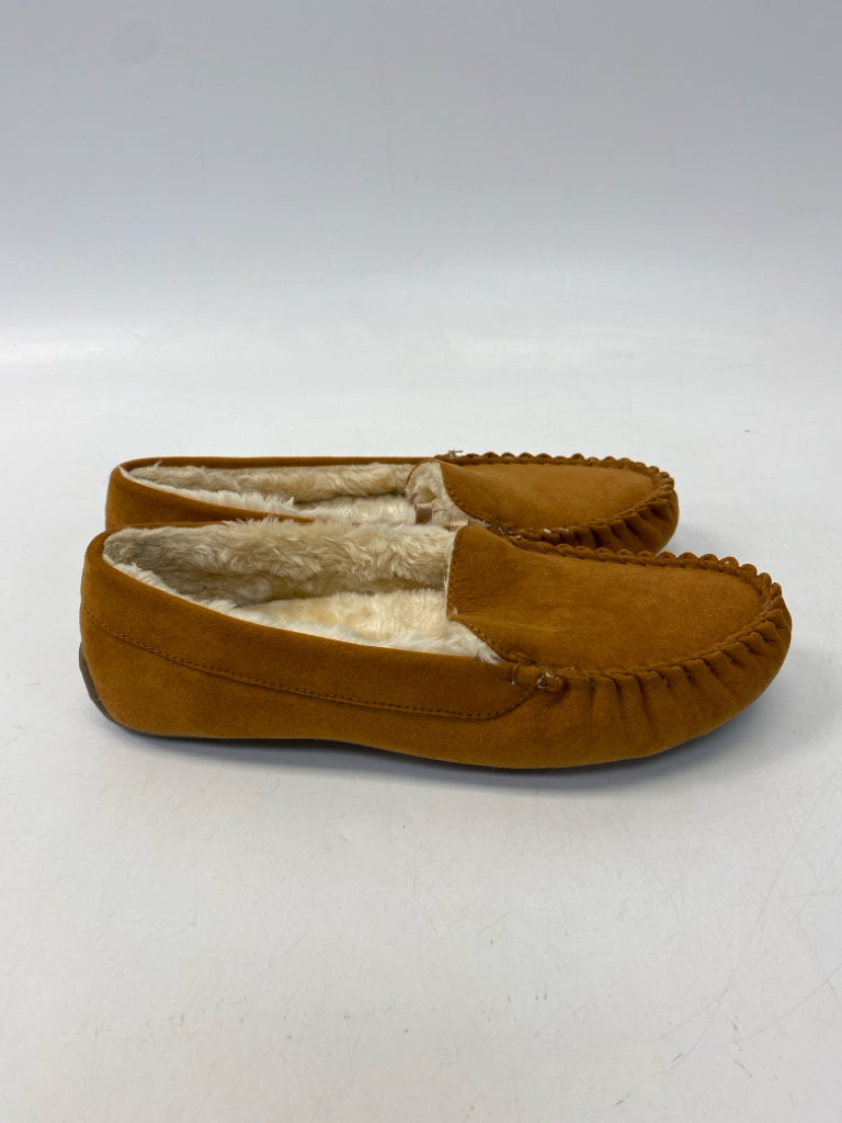 NWOT US Size 9 Brown Slippers