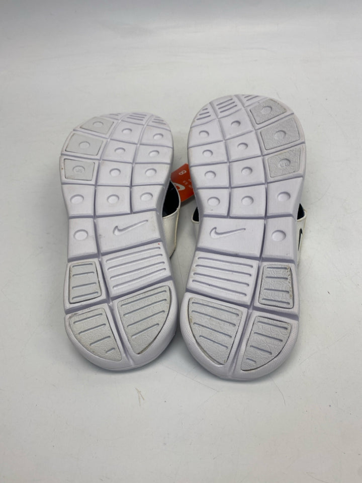 NWT Nike  Size 8 White Sandals