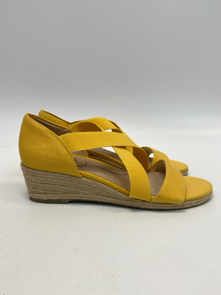 Life Stride  Size 8.5 Yellow Sandals