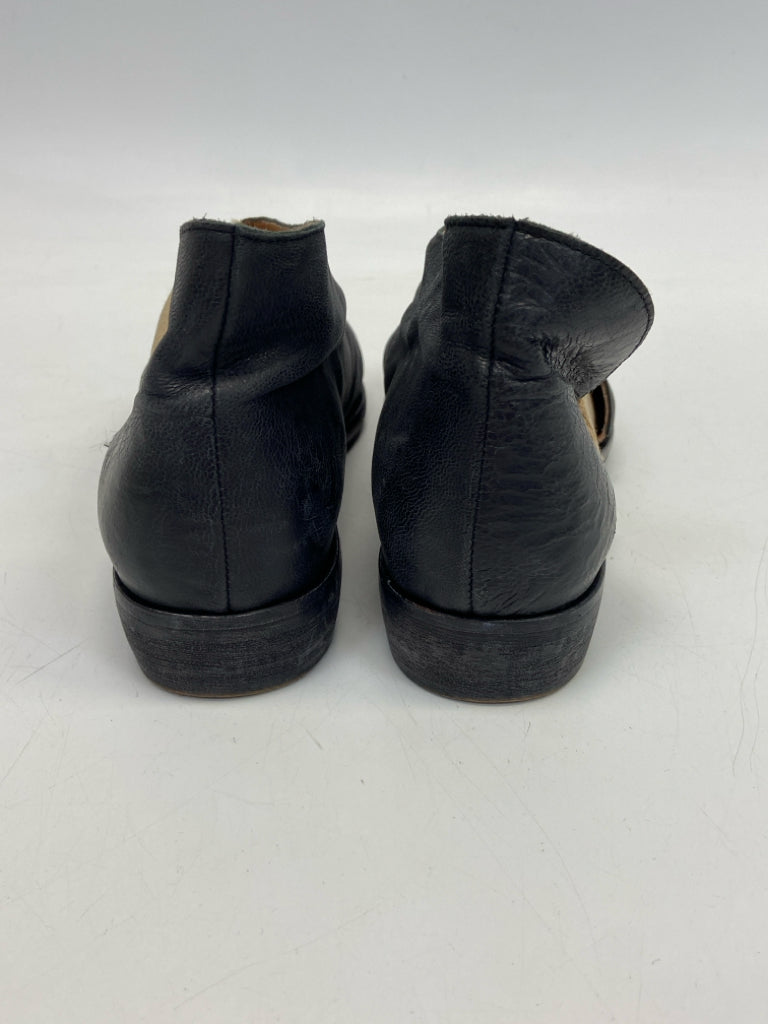Free People  Size 39.5 Black Flats