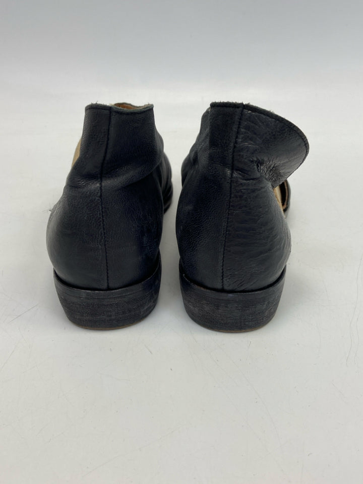 Free People  Size 39.5 Black Flats