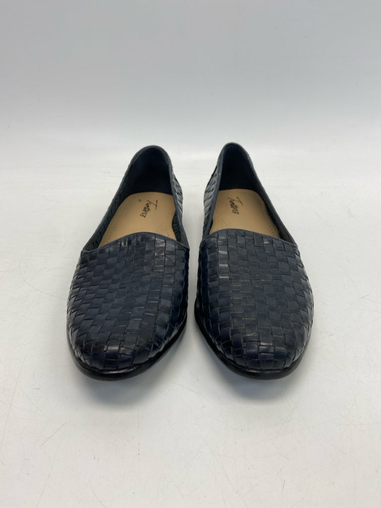 NWOT Trotters  Size 11 Dark Navy Woven Flats
