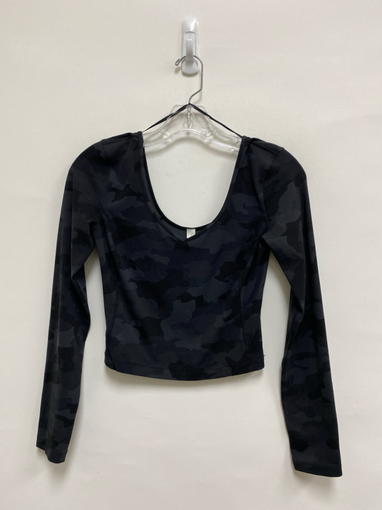 Lululemon Size 4 Black Charcoal Camouflage Cropped Athletic Top