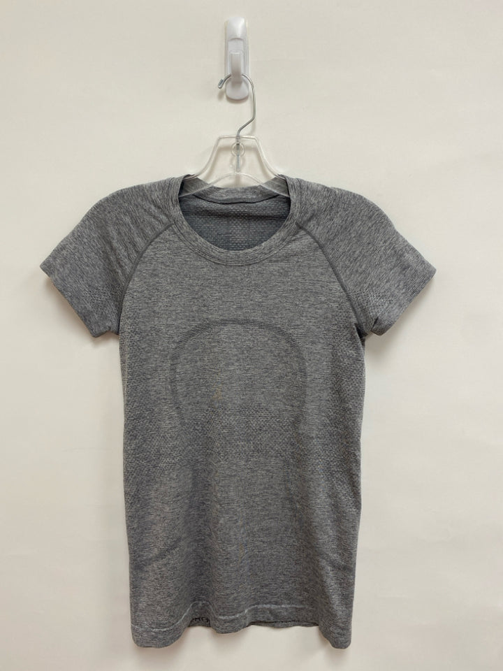 Lululemon Size 6 Gray Streaked Athletic Top