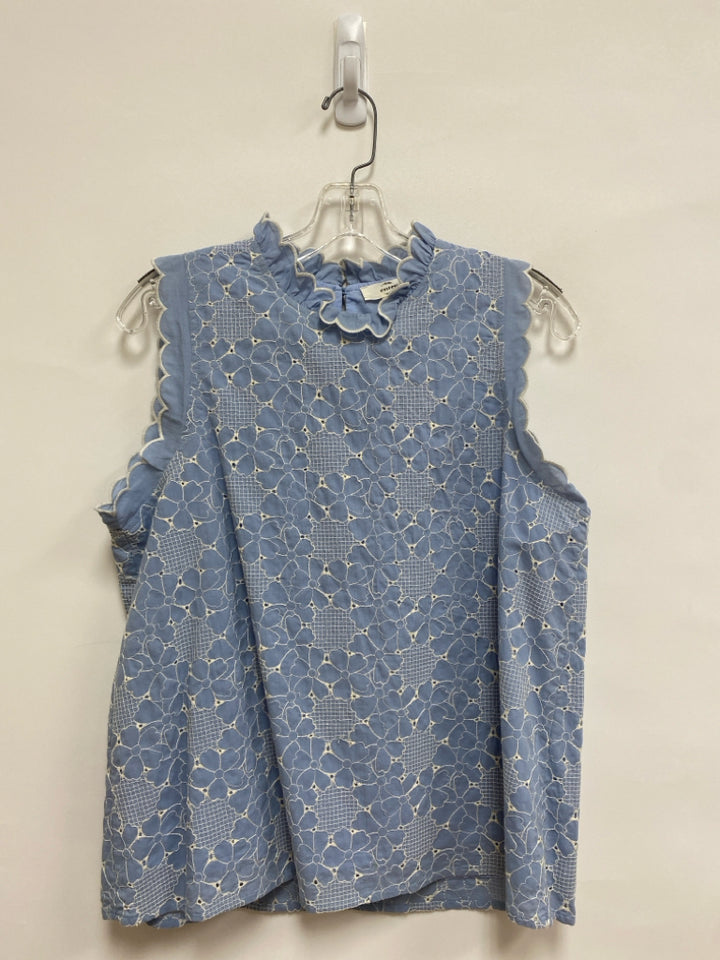 entro Size M Blue White Flowers Sleeveless Embroidered Ladies Top