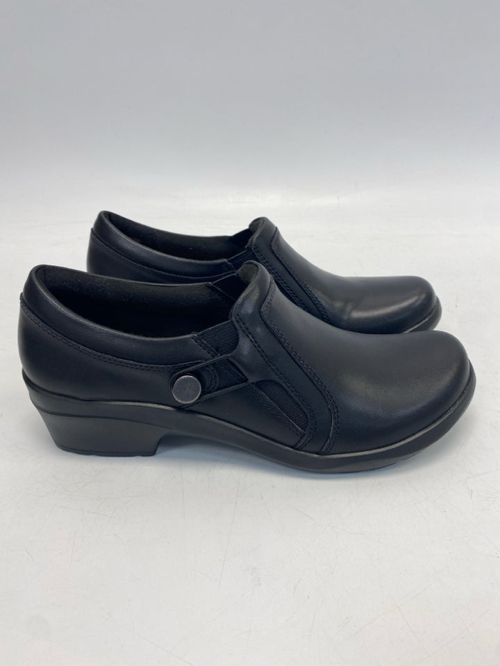 NWOT Clarks US Shoe Size 8.5 Black Clogs