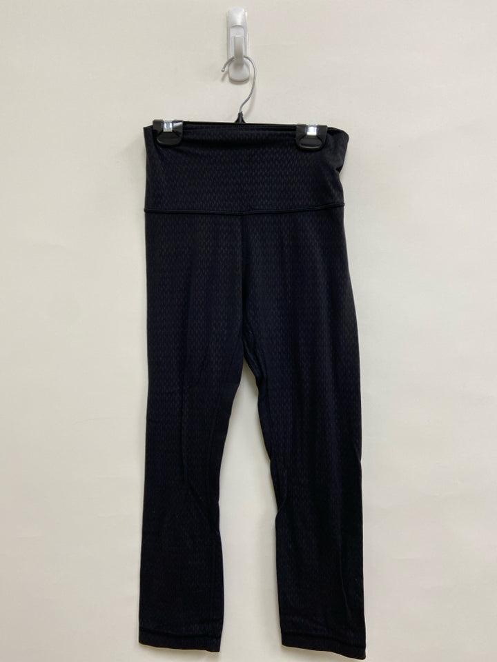 Lululemon Size 4 Black Print Cropped Athletic Leggings