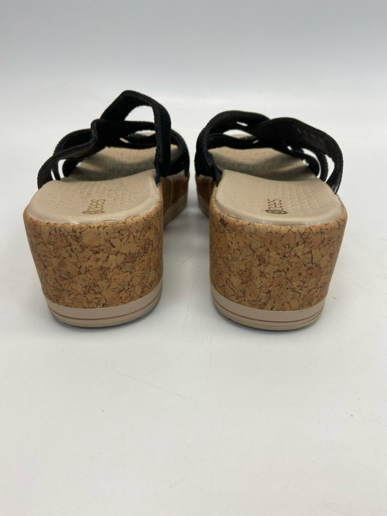 Bzees  Size 10 Black Crisscross Sandals