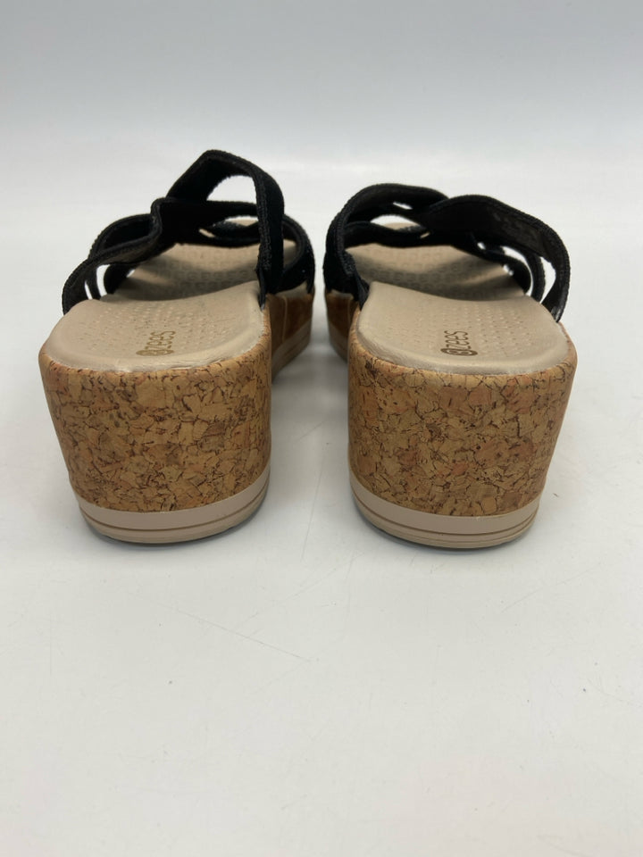 Bzees  Size 10 Black Crisscross Sandals