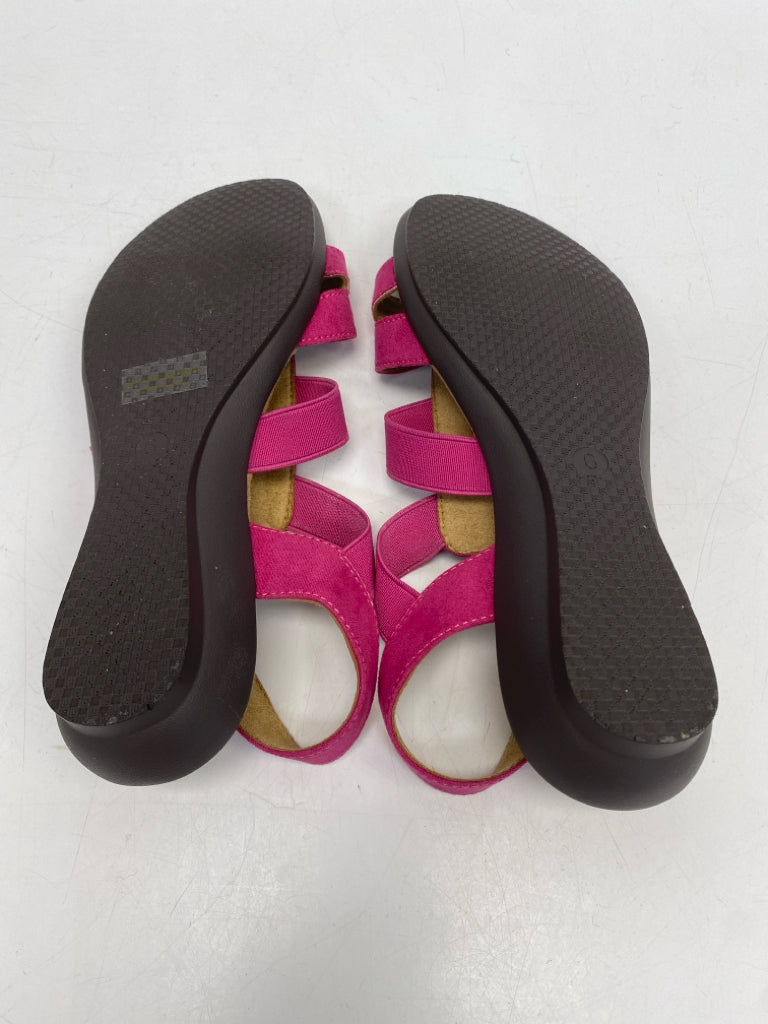 NWOT  Size 6 Magenta Rhinestone(s) Sandals