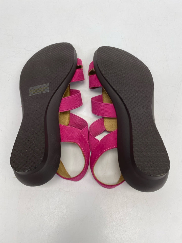 NWOT  Size 6 Magenta Rhinestone(s) Sandals