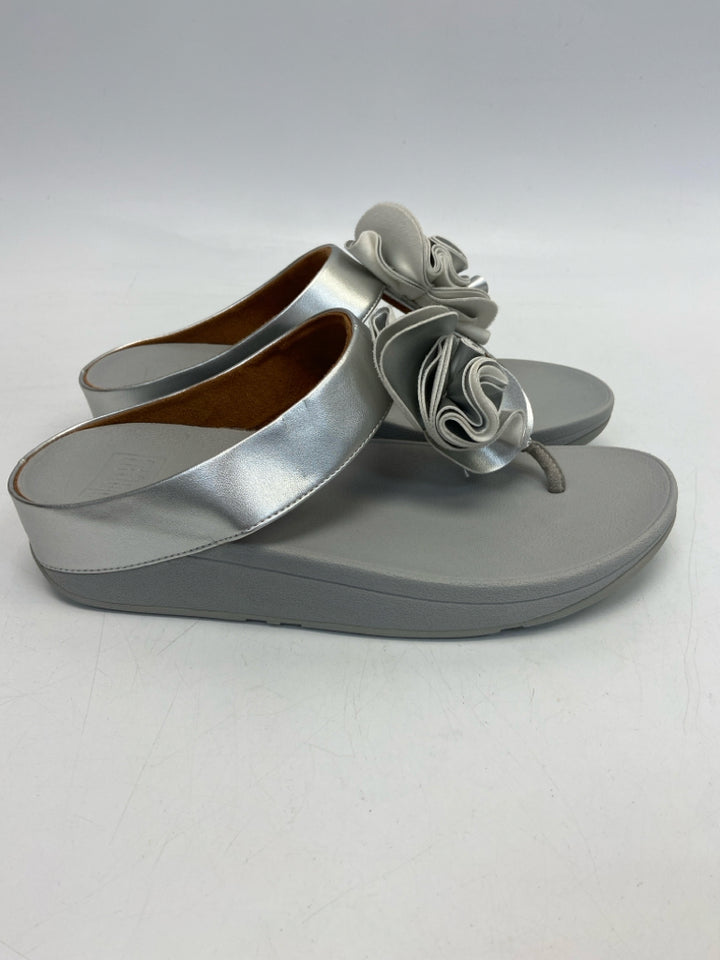 NWOT Fit Flop  Size 9 Silver Sandals