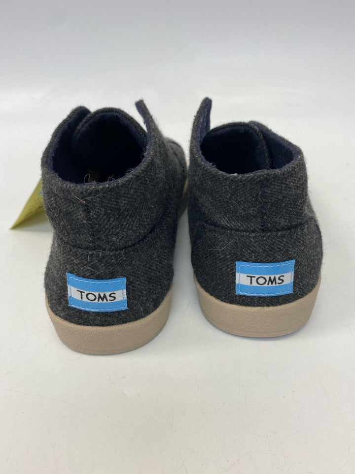 NWT Toms Size 7 Gray Herringbone Men&