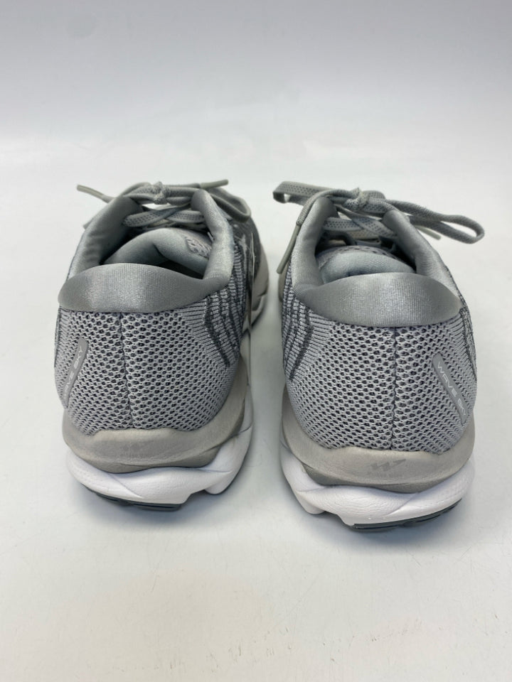NWT Mizuno  Size 8.5 Gray Lace-up Sneakers