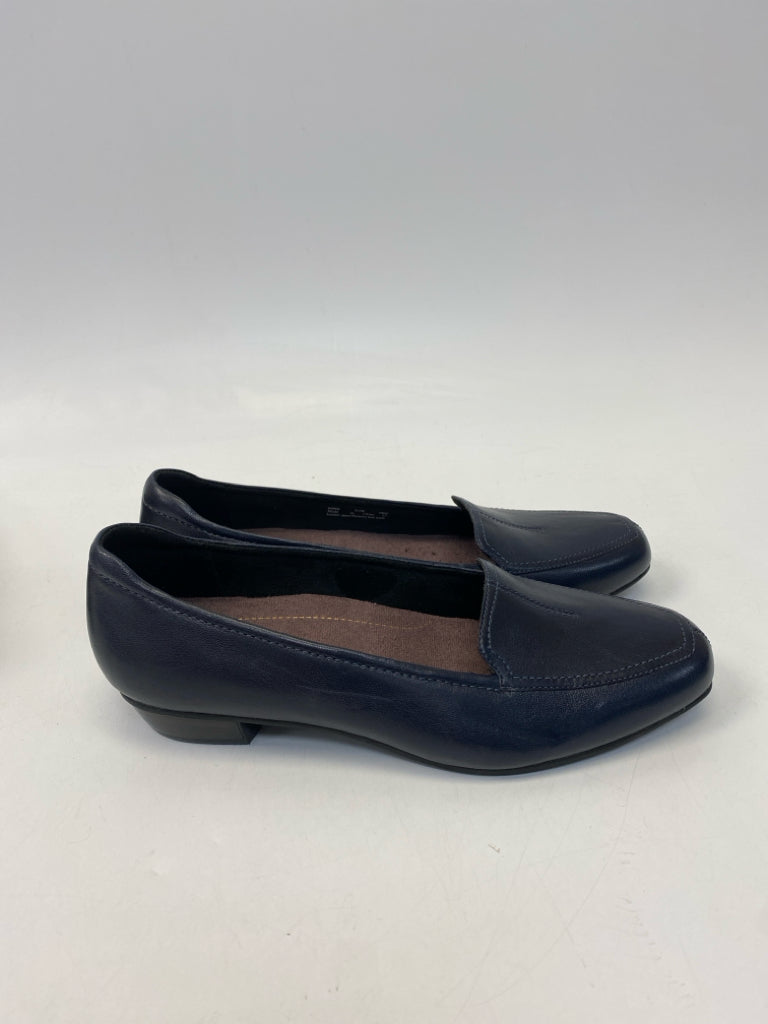 NWOT Clarks  Size 9.5 Navy Flats