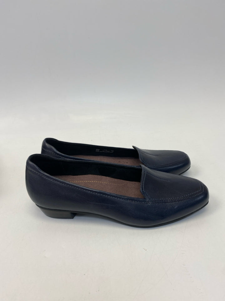 NWOT Clarks  Size 9.5 Navy Flats