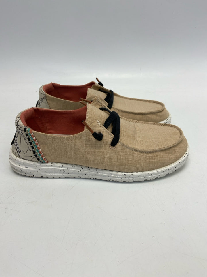 Hey Dude  Size 8 Sneakers