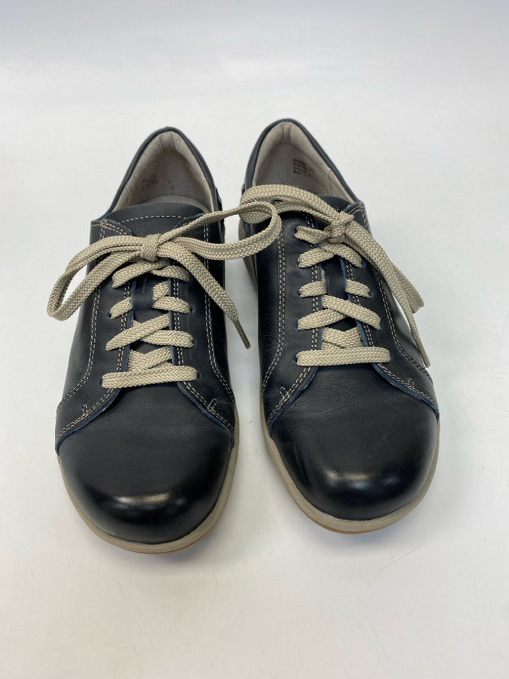aetrex  Size 7.5 Black Lace-up Sneakers