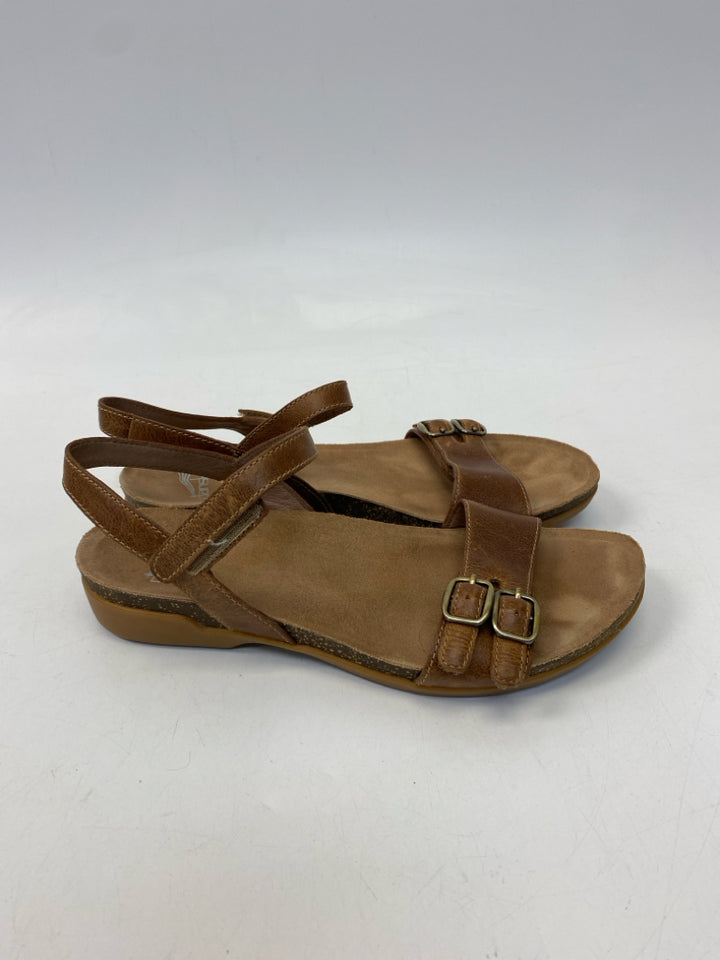 Dansko  Size 37 Brown Gold Buckle(s) Sandals