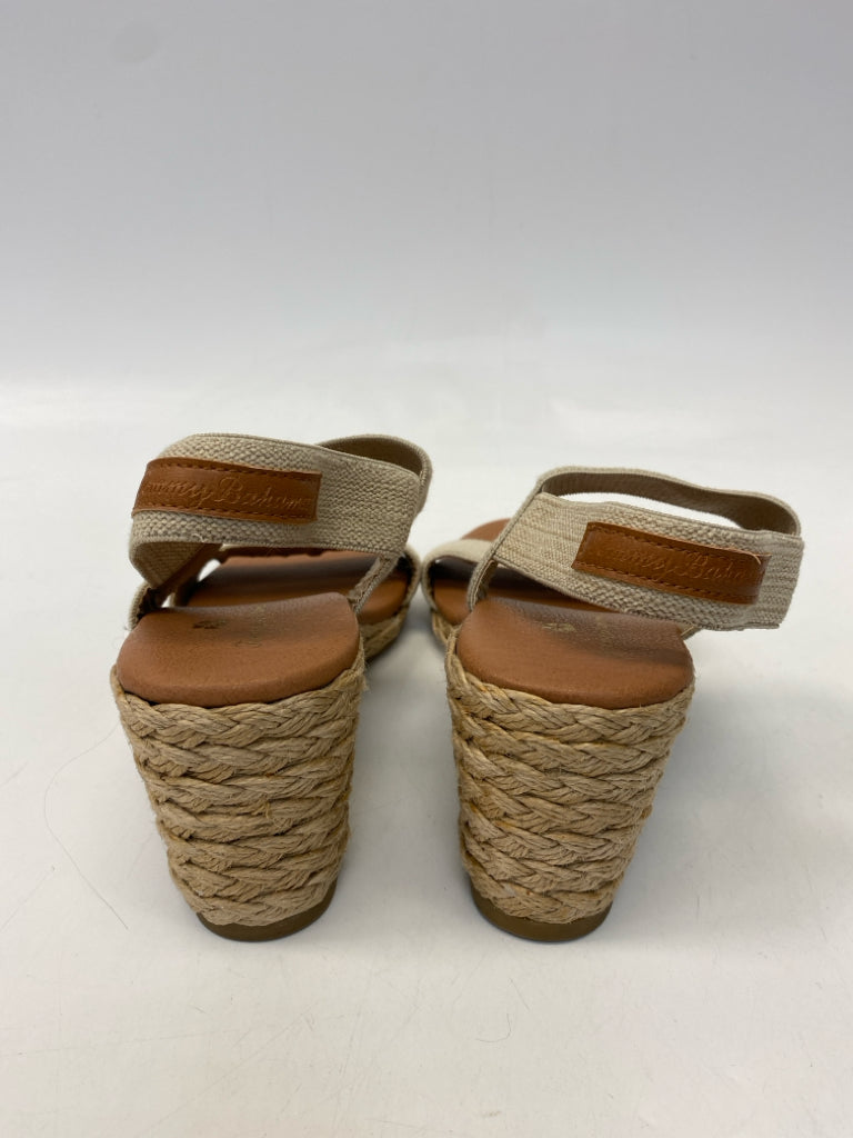 Tommy Bahama  Size 10 Tan Sandals