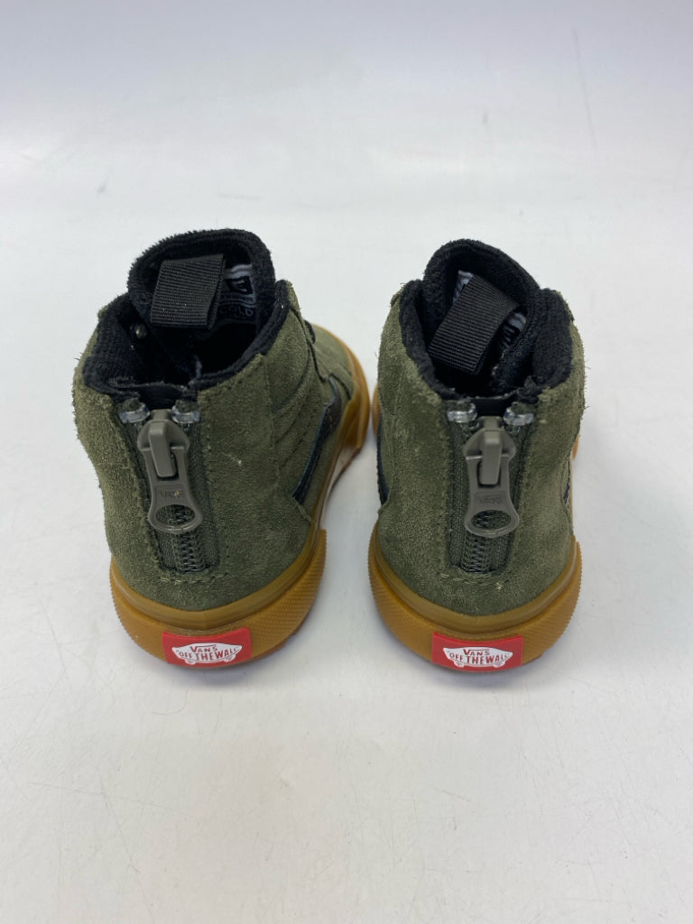 Vans SIZE 8 Olive Black Boy&