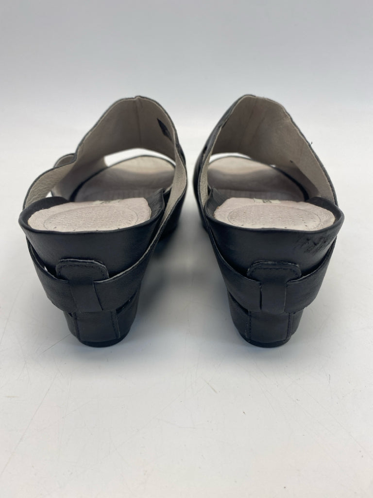 Tsubo  Size 11 Black Sandals