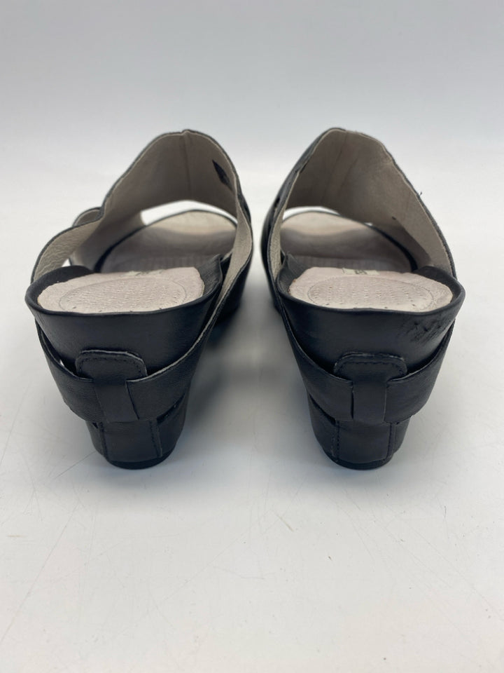 Tsubo  Size 11 Black Sandals