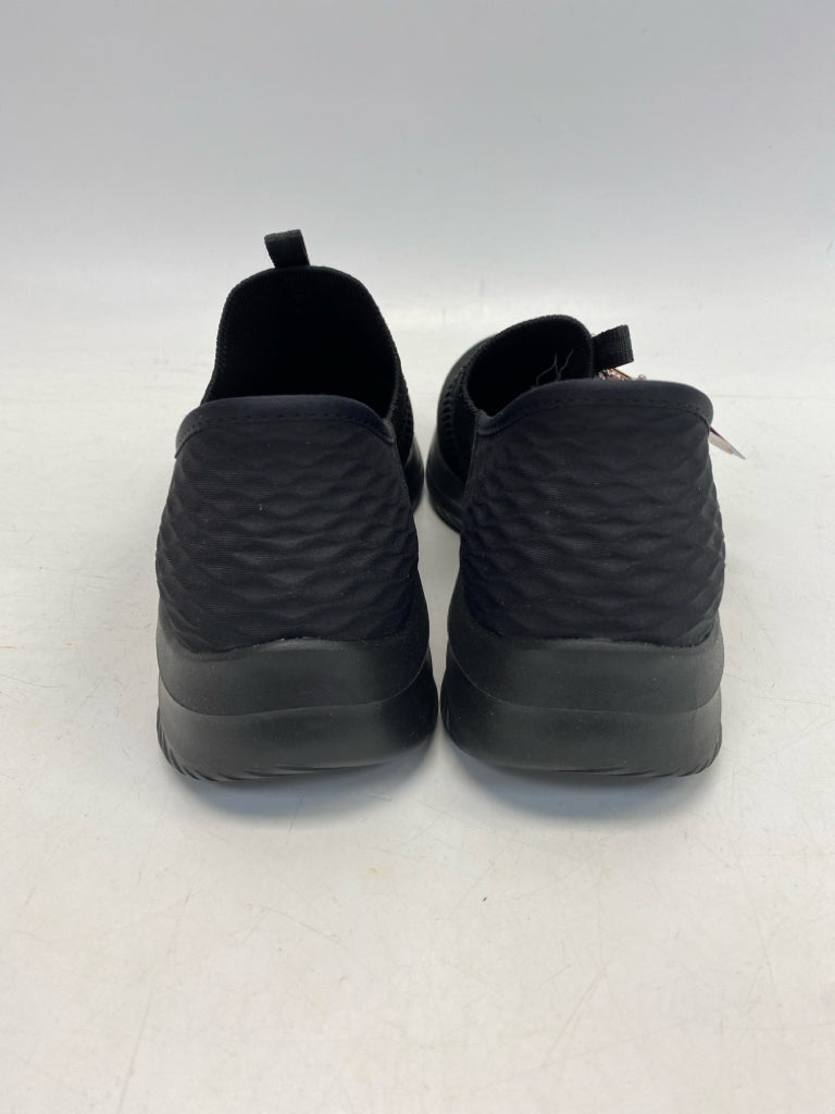 NWT Skechers  Size 8.5 Black Sneakers