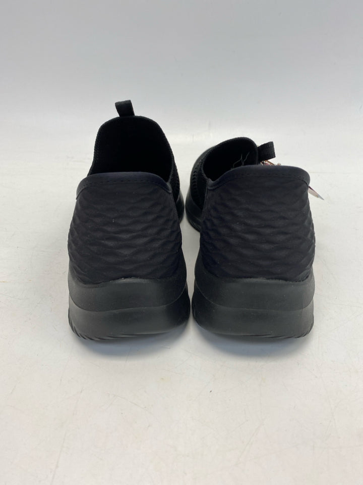 NWT Skechers  Size 8.5 Black Sneakers