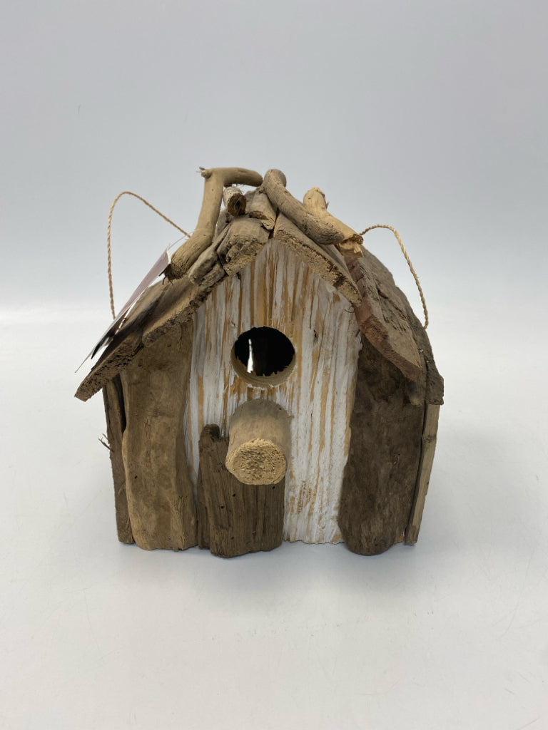 NWT Natural Wood Birdhouse